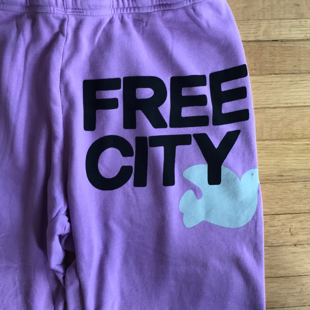 NWOT pink gum FREECITY featherweight sweats!!💜